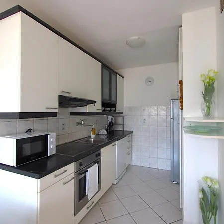 Apartment Sweet Split