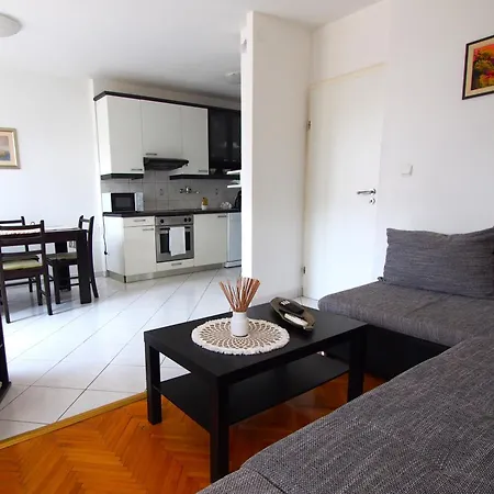 Sweet Apartment Split